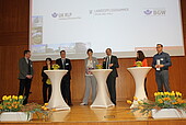 Alle Kooperationspartner der Fachtagung erläuterten bei der Eröffnung die Beweggründe ihres Engagements. (Bild: HWG LU)
