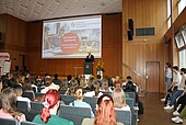 Hochschulpräsident Prof. Dr. Gunther Piller begrüßte die Erstsemester (Bild: HWG LU)
