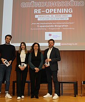 Die neue Leiterin des Gründungsbüros der HWG LU, Prof. Dr. Christina Stadler, umrahmt von den ehemaligen Studierenden und Unternehmensgründern Jan Stratmann (BitterPower GmbH), Lena Geib (Lena Geib Photographie) und Simon Jäger (RE-ALIS GmbH).