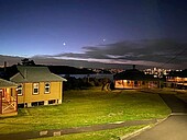 Die Studierenden sind in Quarantine  Station in Holzhäuschen untergebracht.