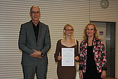 Gruppenbild mit Ehrenamtspreisträgerin
