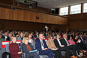Blick in die voll besetzte Aula